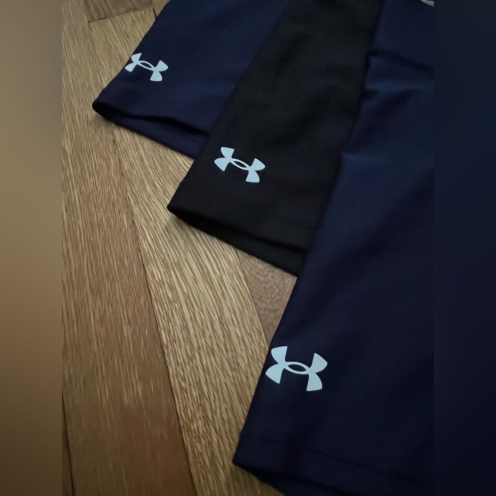 Under Armour Blue and Black Mid Rise Midi Compression Shorts - Picture 6 of 8